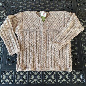 NWT - Carraig Donn Ireland - Merino Wool Cable Knit Sweater - Medium